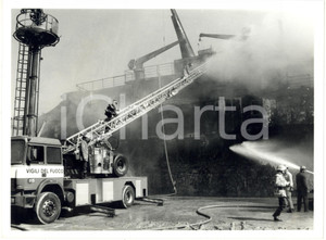 1991 PORTO DI LIVORNO Disastro del MOBY PRINCE Vigili del fuoco durante soccorsi