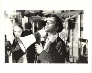 1988 CINEMA "Ladri di saponette" - Maurizio NICHETTI con megafono sul set (1) 