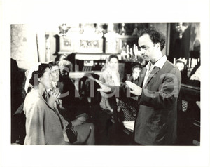 1988 CINEMA "Ladri di saponette" Comari a messa e regista Maurizio NICHETTI (2)