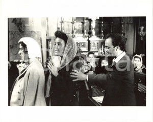 1988 CINEMA "Ladri di saponette" Comari a messa e regista Maurizio NICHETTI (5)