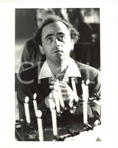 1988 CINEMA Maurizio NICHETTI prega durante una scena di LADRI DI SAPONETTE (5)