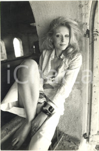 1975 ca ITALIA - COSTUME Patrizia BUFFA in un cascinale - Ritratto (2) *Foto