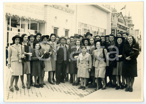 1941 MILANO Fiera Campionaria - Classe femminile Istituto SCHIAPARELLI in visita