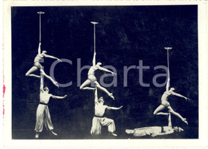 Fotografia d epoca originale 1950 ca MARSEILLE CIRQUE Impresario FERAUD Giostra a manubri Foto 18x13 cm 1