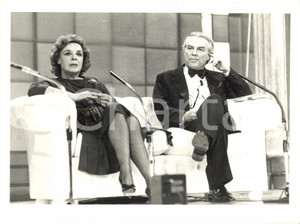 1990 ca COSTUME Anna PROCLEMER e Giorgio ALBERTAZZI intervistati in tv - Foto
