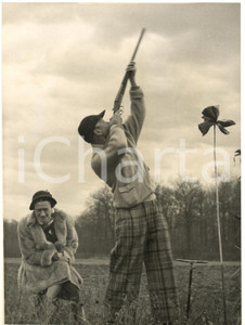 1951 ALSACE (FRANCE) Duke and Duchess of Windsor in a hunting - Photo 15x20 cm