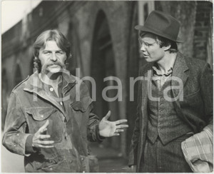 Fotografia d epoca originale 1970 CINEMA Film The Revolutionary Jon VOIGHT Seymour CASSEL 2 Photo 25x20 1