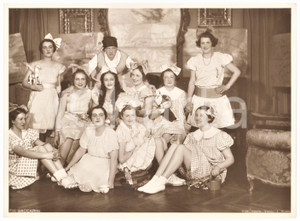 Fotografia d epoca originale 1930 ca MILANO Teatro di varietÃ   Attori in costumi infantili  Foto 23x17 2 1