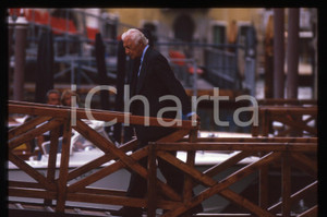 Fotografia d epoca originale 1995ca VENEZIA Gianni AGNELLI ritratto su pontile 35mm vintage slide 1