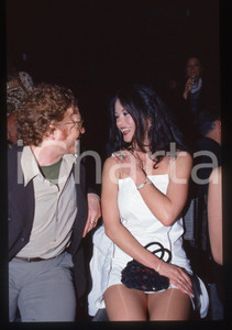 Fotografia d'epoca originale 35mm vintage slide* 1998 MILANO KRIZIA Catherine ZETA JONES e Mick HUCKNALL (2) 1