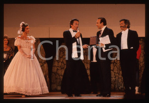 Fotografia d epoca originale 35mm vintage slide 1989 TAORMINA TEATRO GRECO Alain DELON e Pippo BAUDO 1 1