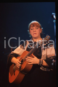 Fotografia d epoca originale 35mm vintage slide 1990ca MILANO Zhanna BICHEVSKAYA folk singer 5 1