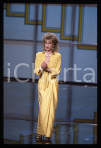 Fotografia d epoca originale 35mm vintage slide 1985ca SPETTACOLO Loretta GOGGI Ritratto dell artista 90 1