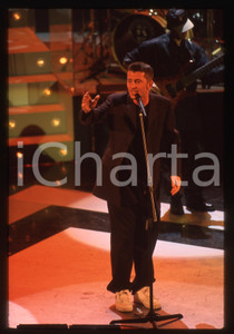 Fotografia d epoca originale 35mm vintage slide 1997 SANREMO GIOVANI KAIGO sul palco dell Ariston 1 1