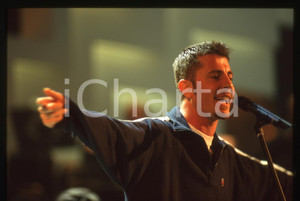 Fotografia d epoca originale 35mm vintage slide 1996 SANREMO GIOVANI KAIGO sul palco dell Ariston 1 1