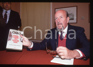 35mm vintage slide* 1991 ROMA Fabrizio CIANO presenta il suo libro (1)