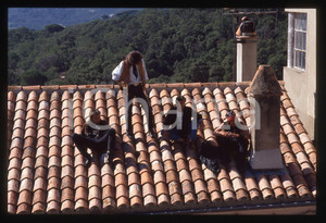 35mm vintage slide* 1990 RAMATUELLE Fan sui tetti per matrimonio Johnny HALLYDAY