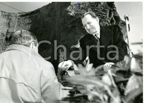 1953 ROMA Alcide DE GASPERI durante cerimonia di consegna macchine agricole 
