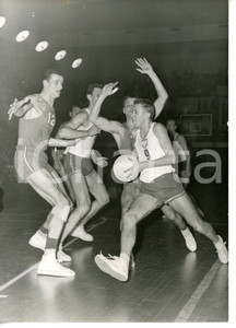1960 PARIS BASKET Francia-Polonia 67-64 - Jean-Paul BEUGNOT in difesa *Foto