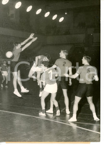 1960 PARIS - PALLAMANO Goeppigen-Aarhus 18-13 - Una fase della partita *Foto