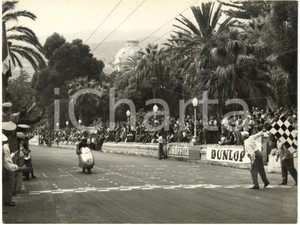 1956 CIRCUITO DI OSPEDALETTI Via Aurelia - Enrico LORENZETTI taglia in traguardo