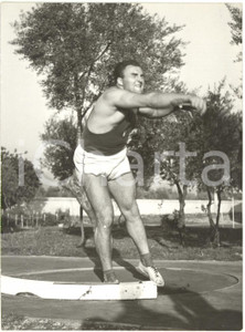 1956 ROMA Silvano MECONI si allena al lancio del disco per OLIMPIADI MELBOURNE