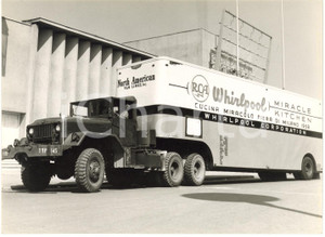 1958 MILANO Fiera campionaria - Trasporto della MIRACLE KITCHEN WHIRLPOOL *Foto