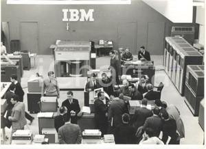 1963 INNSBRUCK - IBM Giornalisti visitano nuovo centro di calcolo *Foto 18x13
