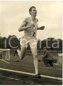 1953 LONDON Wimbledon Park Track - Roger BANNISTER at Brockman Memorial Trophy
