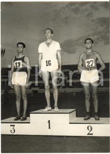 1953 ROMA CAMPIONATI ATLETICA LEGGERA - Pino DORDONI premiazione 10km di marcia