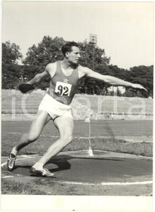 1956 MILANO ARENA CIVICA Lancio del disco - Zdeněk ČIHÁK durante una gara *Foto