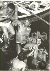 1959 TRAVERSATA CAPRI-NAPOLI - Vincitore Laszlo KOVATS festeggiato da scugnizzi