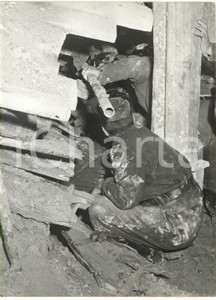 1953 MILANO Crollo ponteggio VIA SAN NICOLAO - Intervento VIGILI DEL FUOCO (2)  Fotografia d'epoca con didascalia coeva al verso.  CONDIZIONI: G (minime ondulature) FORMATO: 13x18 cm     originale e autentica 1