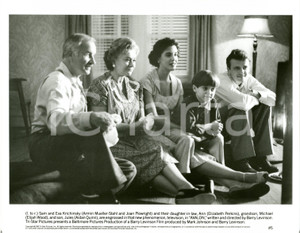 1990 CINEMA "Avalon" - Elijah WOOD Armin MUELLER-STAHL e Joan PLOWRIGHT *Foto