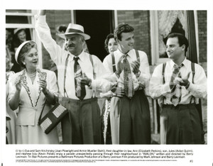 1990 CINEMA "Avalon" - Joan PLOWRIGHT Armin MUELLER-STAHL e Aidan QUINN *Foto