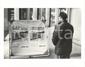 Fotografia d epoca originale 1987 MILANO  REFERENDUM SUL NUCLEARE  Propaganda per il No 4 Foto 25x20 cm 1