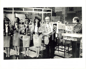 1987 RAI DUE - PORTOBELLO Enzo TORTORA con pappagallo e vallette *Foto 25x20