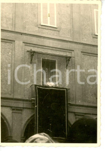1956 CASTEL GANDOLFO Papa PIO XII parla alla folla *Fotografia 7x10 cm