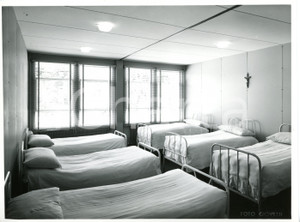 1975 DOMODOSSOLA - CPA Dormitorio centro psichiatrico - Fotografia 24x18