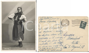 1939 MILANO Cartolina soprano Giulia TESS in "Filanda Magiara" - AUTOGRAFO Cartolina postale, con messaggio autografo al verso, del soprano Giulia Tess.Al recto, fotografia seriale, scattata durante un'esibizione al Teatro alla Scala.Viaggiata.FORMATO: 10x16 cmCONDIZIONI: FAIR (minima mancanza angolare)    originale e autentica 1