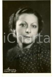 1940 ca TEATRO Attrice Laura CARLI - Foto seriale con AUTOGRAFO Fotografia seriale d'epoca, con autografo.CONDIZIONI: GFORMATO: 11x17 cm    originale e autentica 1
