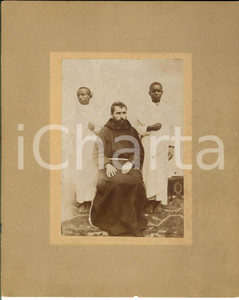 1910 ca ITALIA Padre cappuccino missionario con due chierichetti africani FOTO