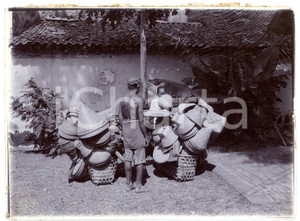 Fotografia d epoca originale 1920 ca GIAVA Venditore ambulante di ceste in vimini  Fotografia 24x18 cm 1