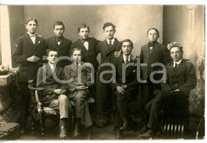 1930 ca ITALIA Classe maschile di giovani liceali con sigaretta - Fotocartolina