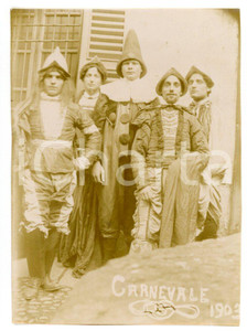 1903 CARNEVALE DI SANTHIÀ Giovani in costume durante i festeggiamenti - Foto 6x8
