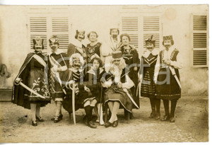 1915 ca PIEMONTE (?) - CARNEVALE Ritratto di famiglia in costume da spadaccino