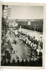 1940 ca PINEROLO Processione in piazza Cavour *Fotografia 6x9 cm