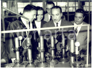 1950 ca BRESCIA Sindaco Bruno BONI visita uno stabilimento meccanico - Foto