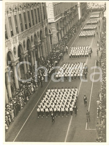 1940 ca TORINO Via ROMA - Corteo alunne dei licei - Foto OTTOLENGHI 17x23 cm