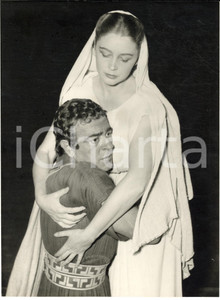 1970 ca ATENE Teatro Classico - Coppia di attori sul palco - Foto Γ. ΔΙΑΜΑΝΤΙΔΗ